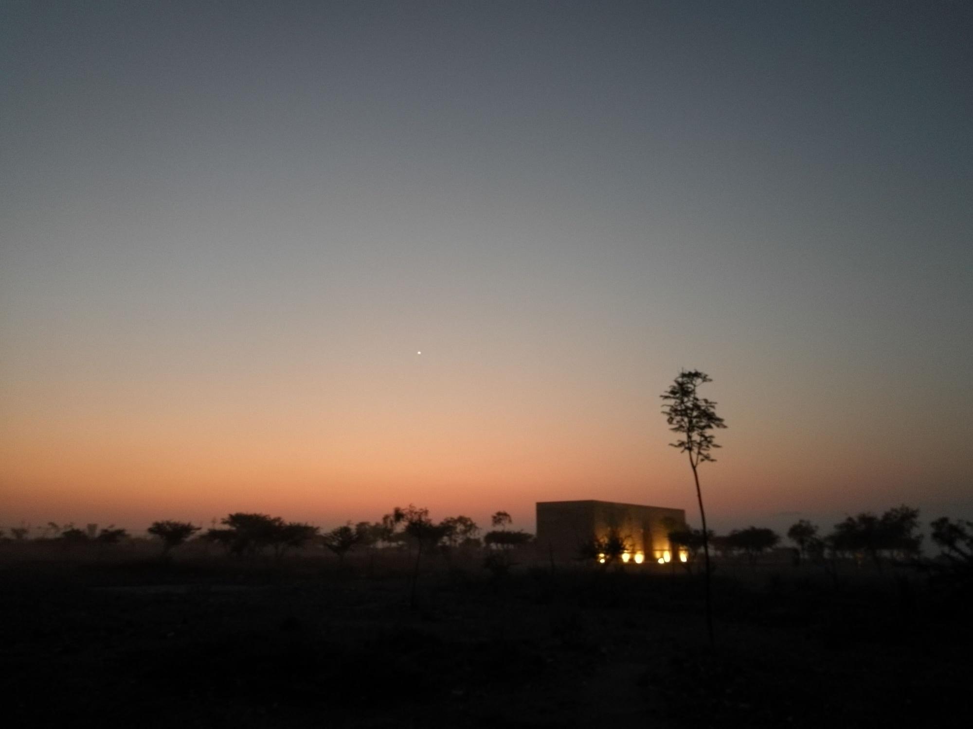 image-housing-carousel