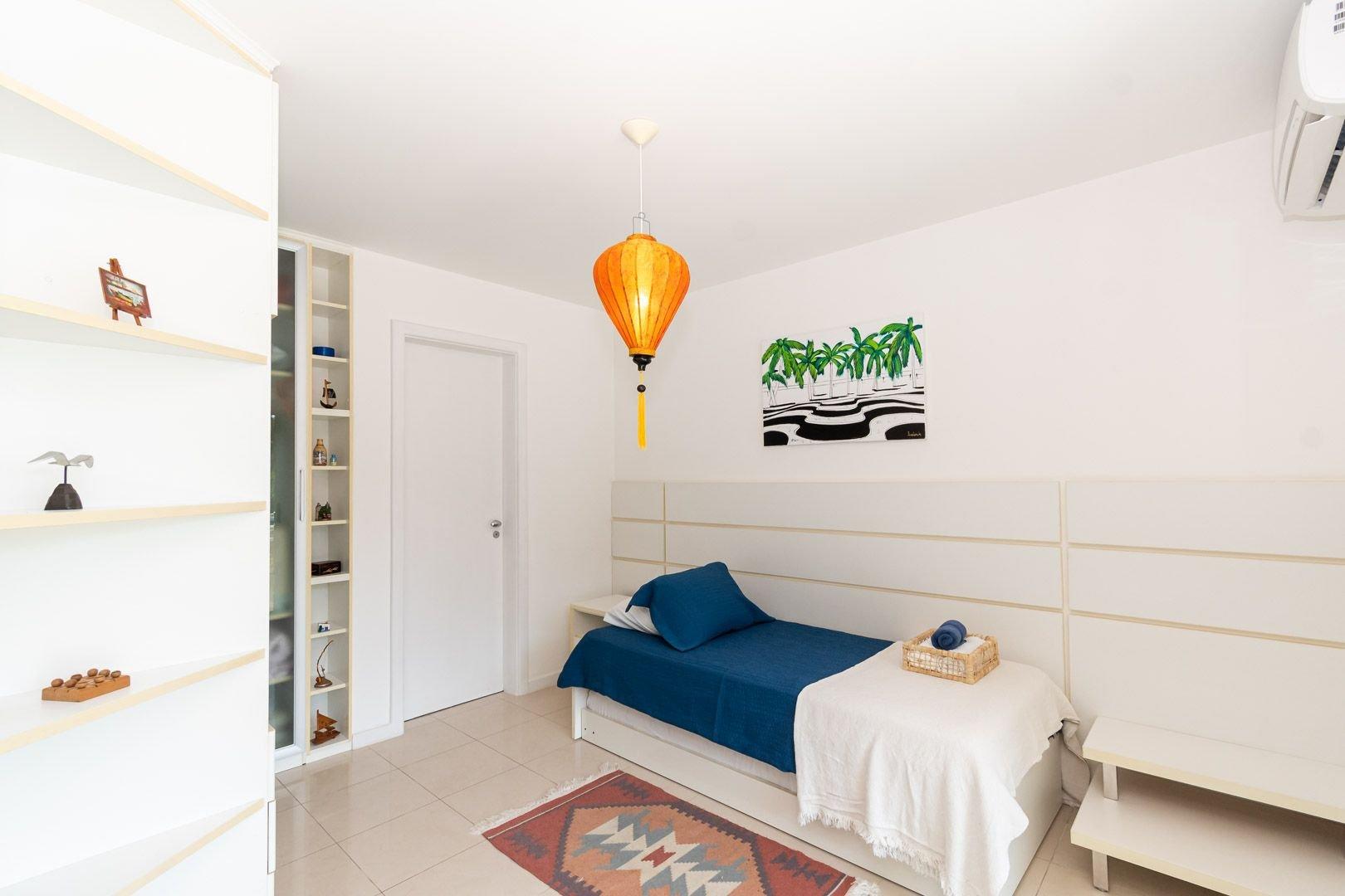 image-housing-carousel