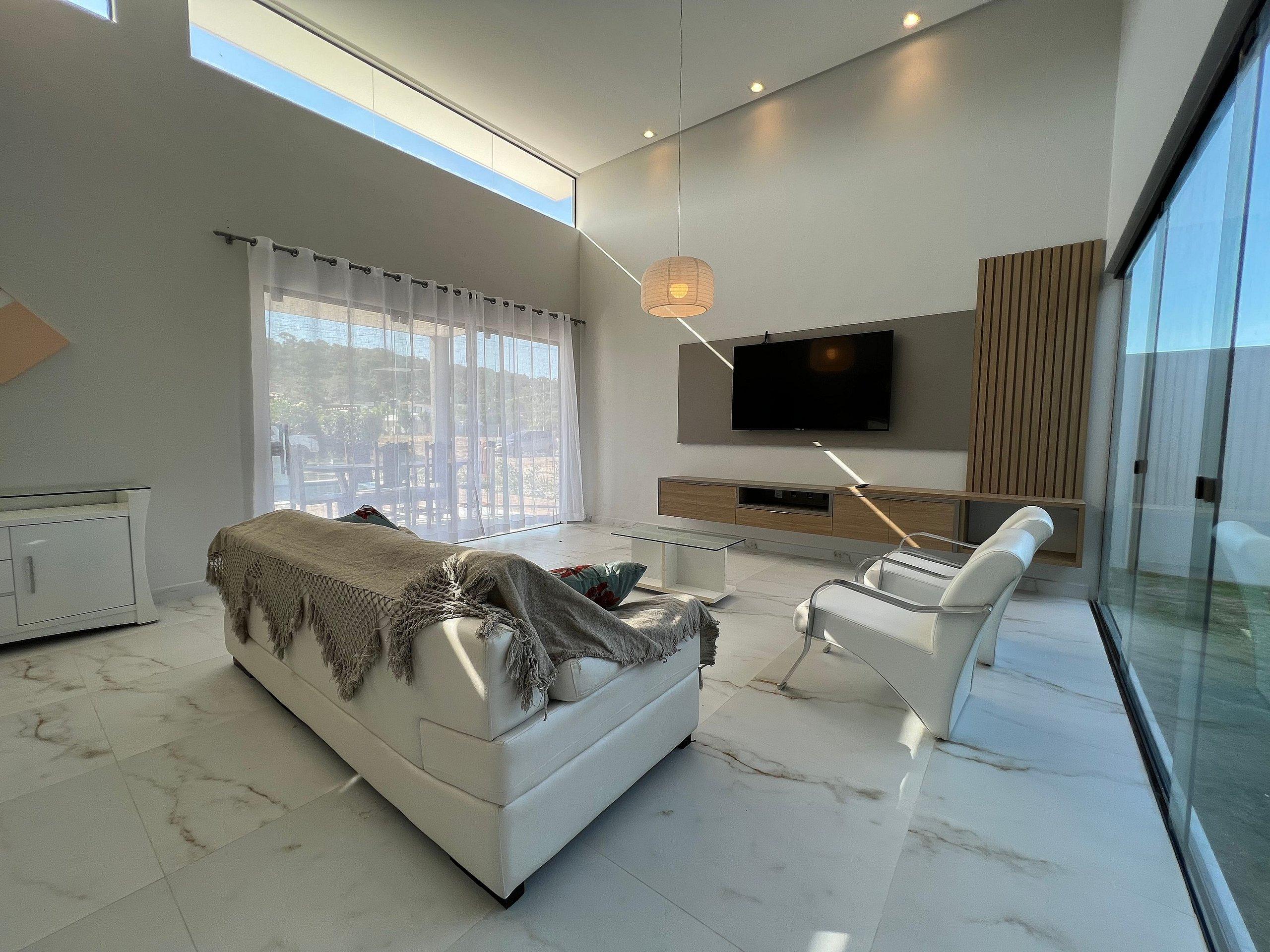 image-housing-carousel
