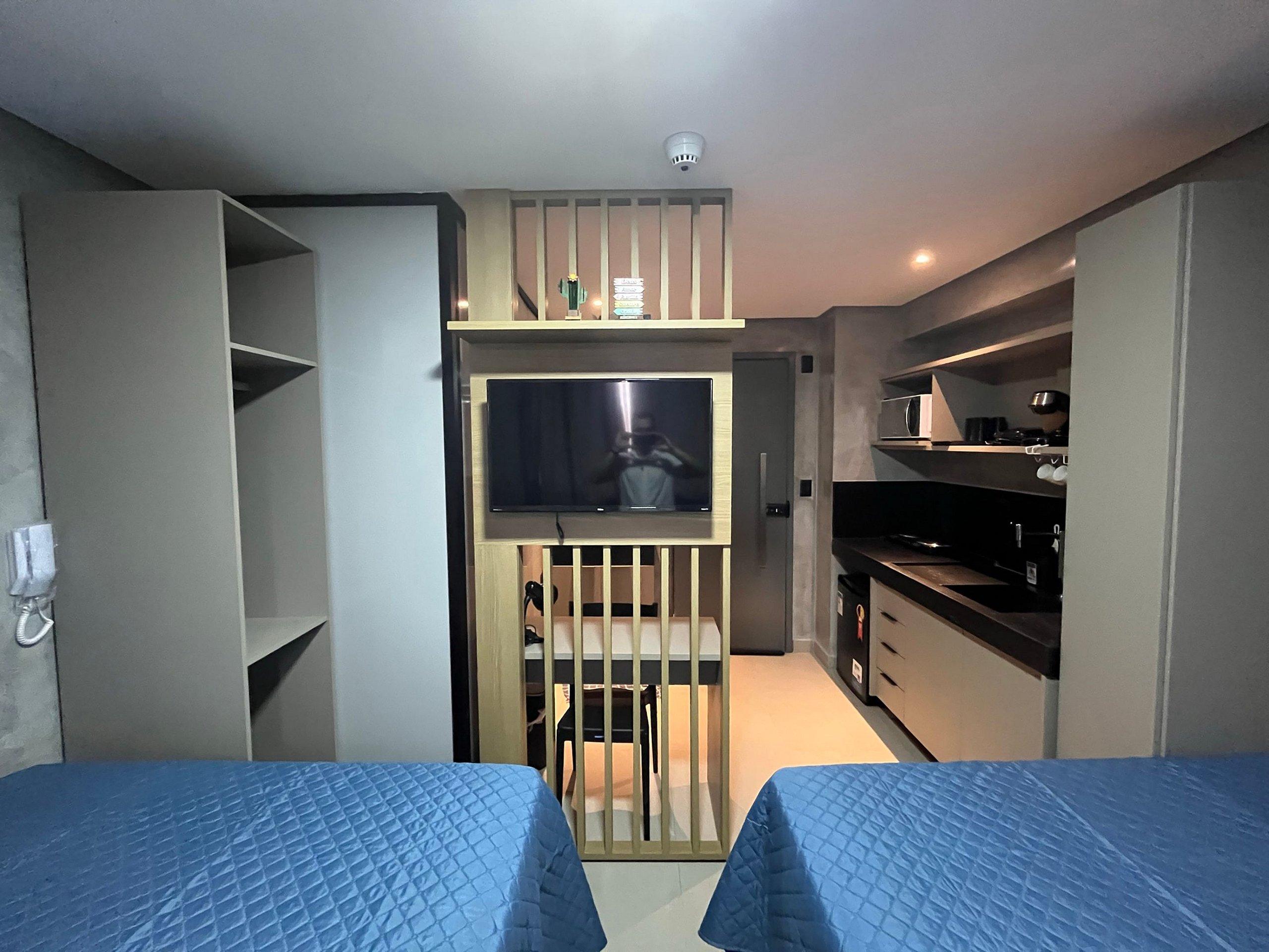 image-housing-carousel