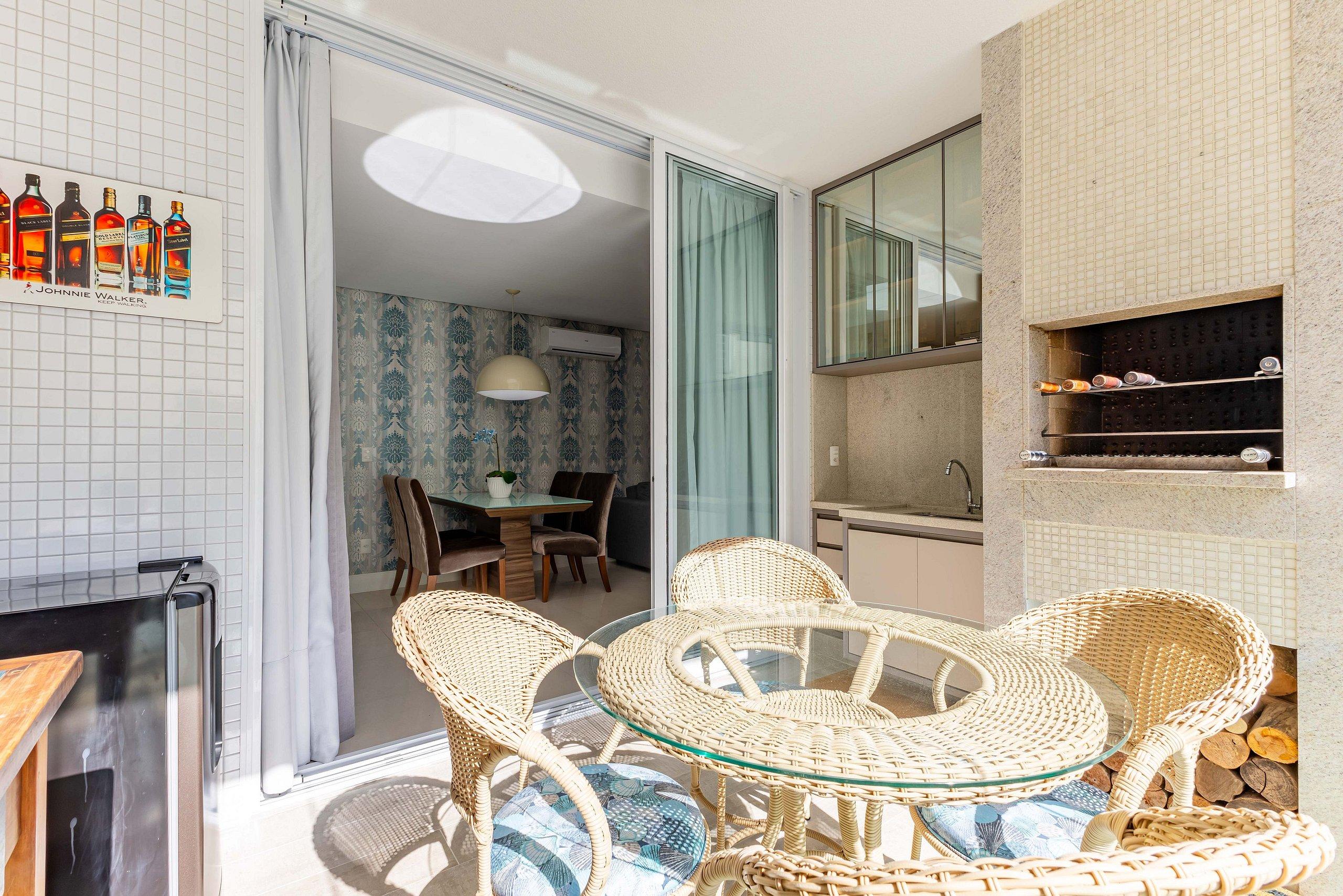 image-housing-carousel