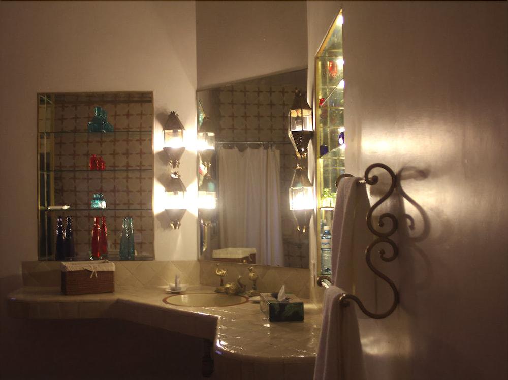 image-housing-carousel