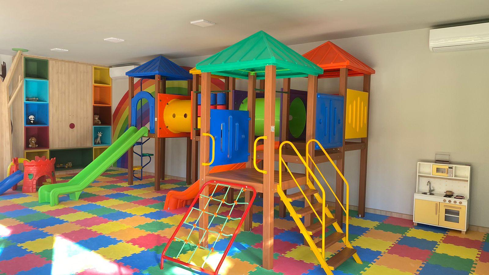 image-housing-carousel