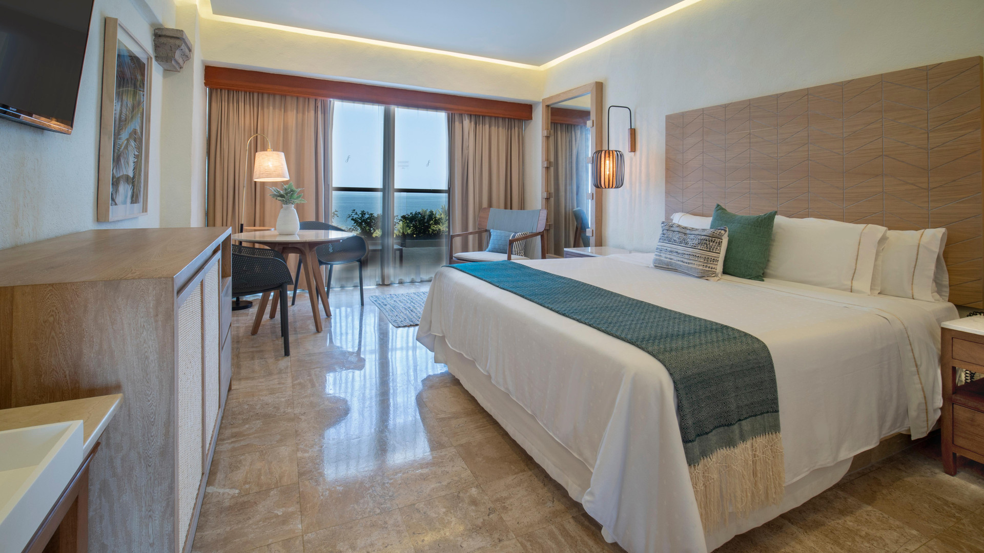 Deluxe Room King Ocean View