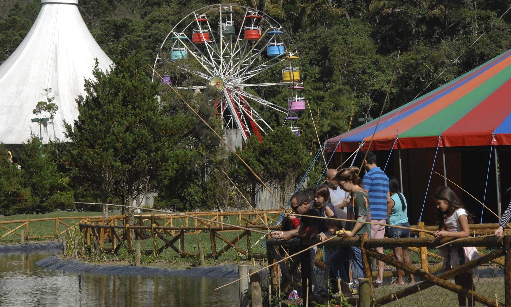 image-housing-carousel