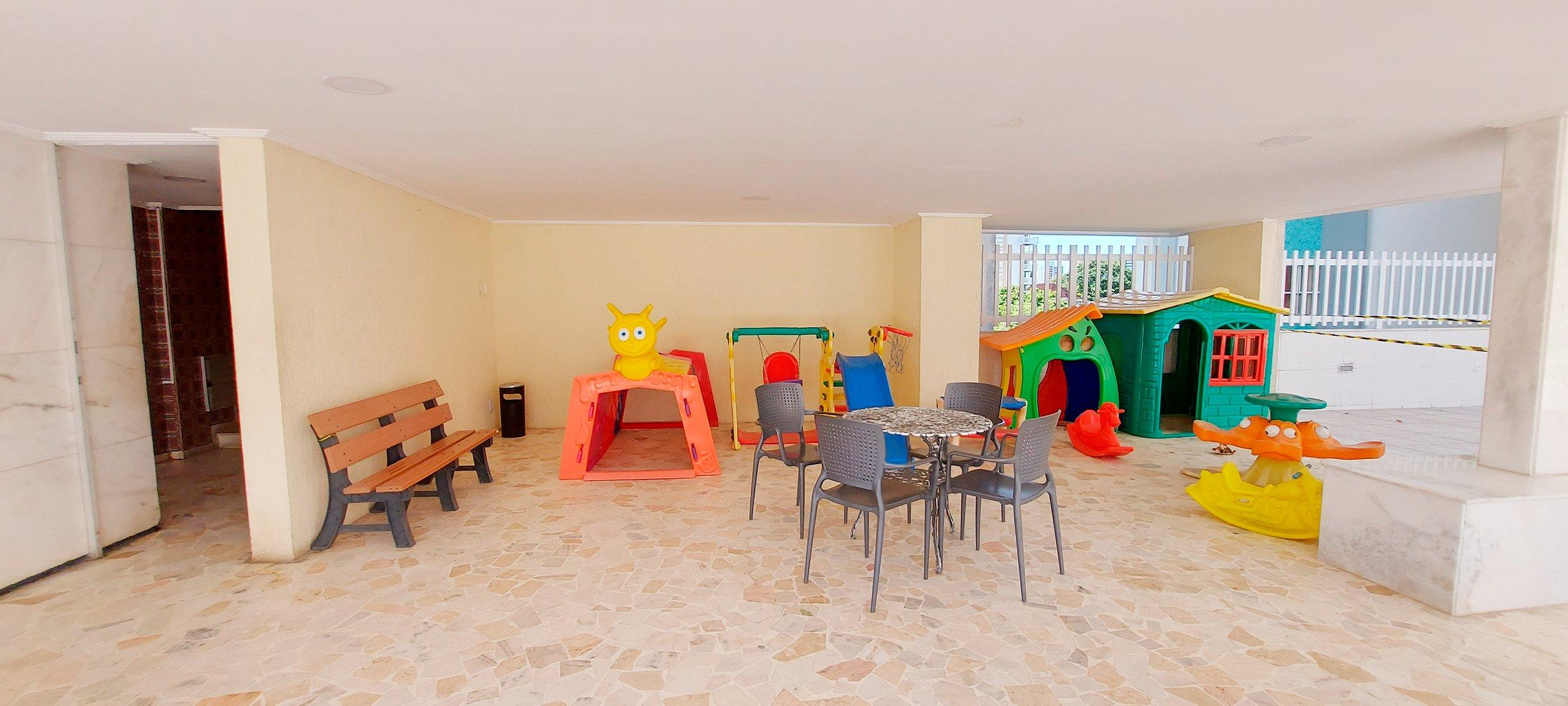 image-housing-carousel