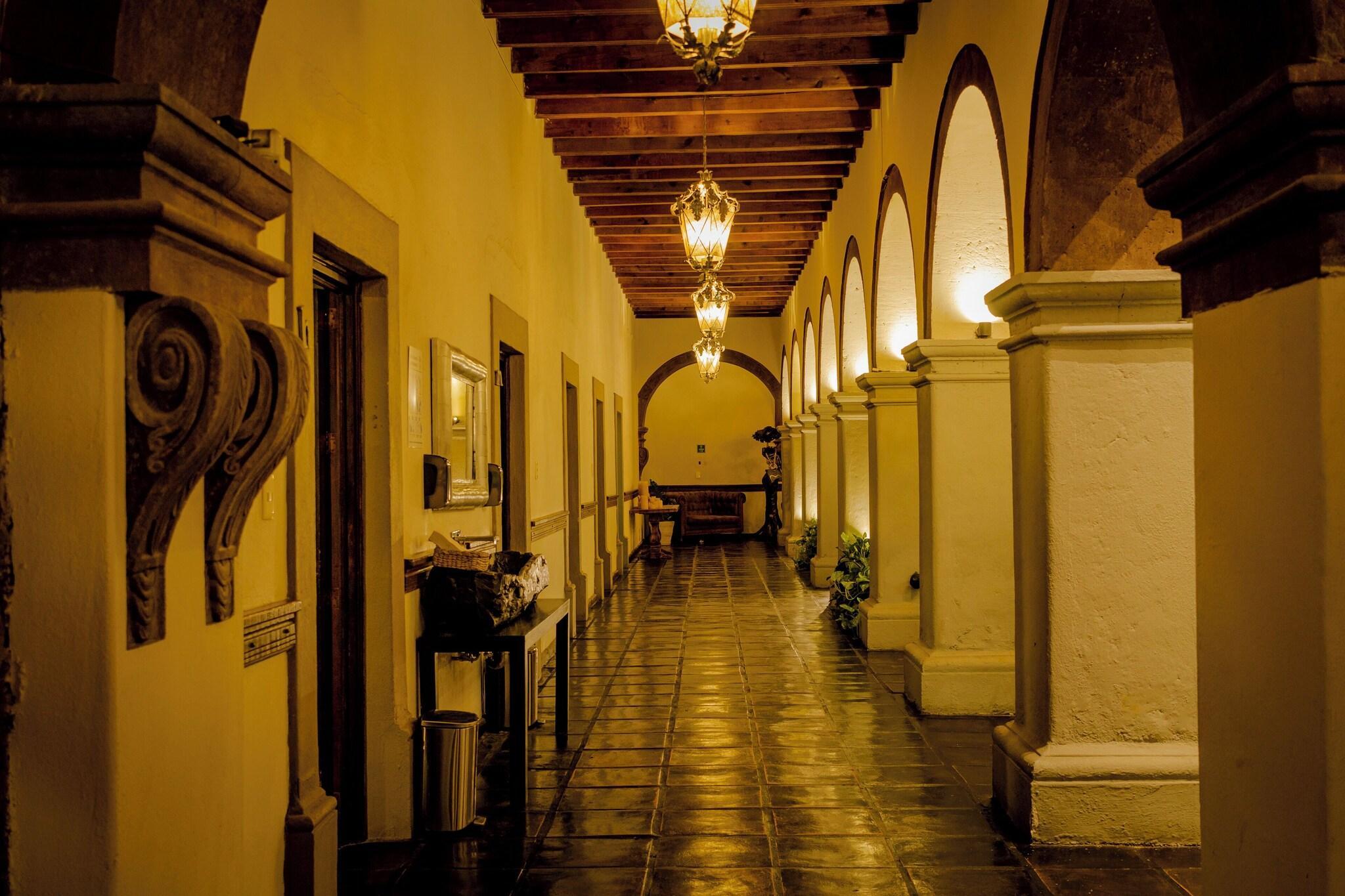 image-housing-carousel