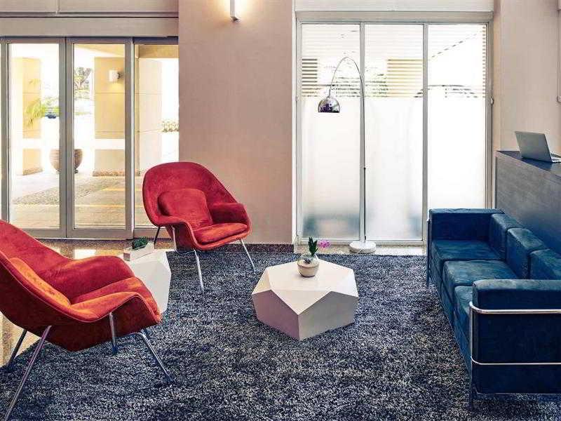 image-housing-carousel