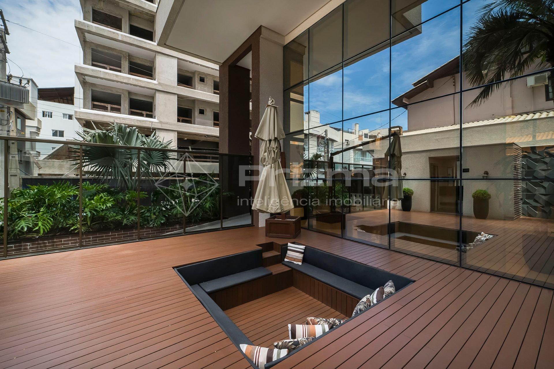 image-housing-carousel