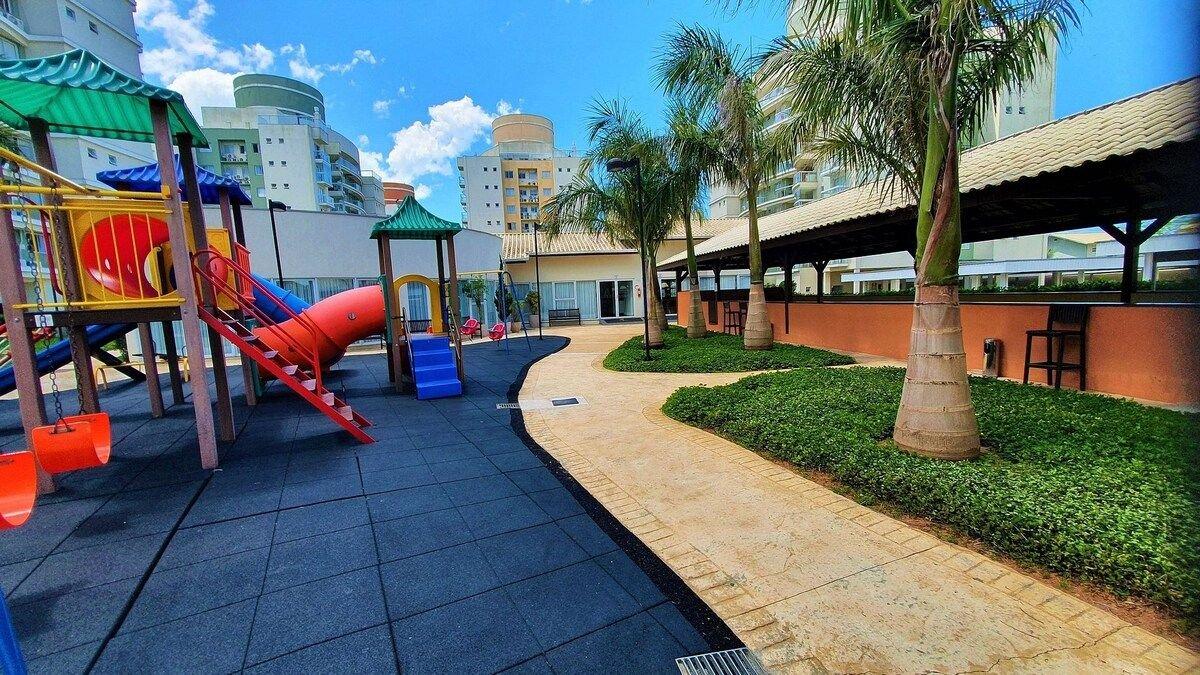 image-housing-carousel