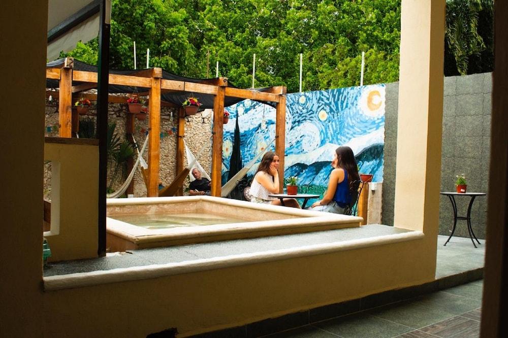 image-housing-carousel