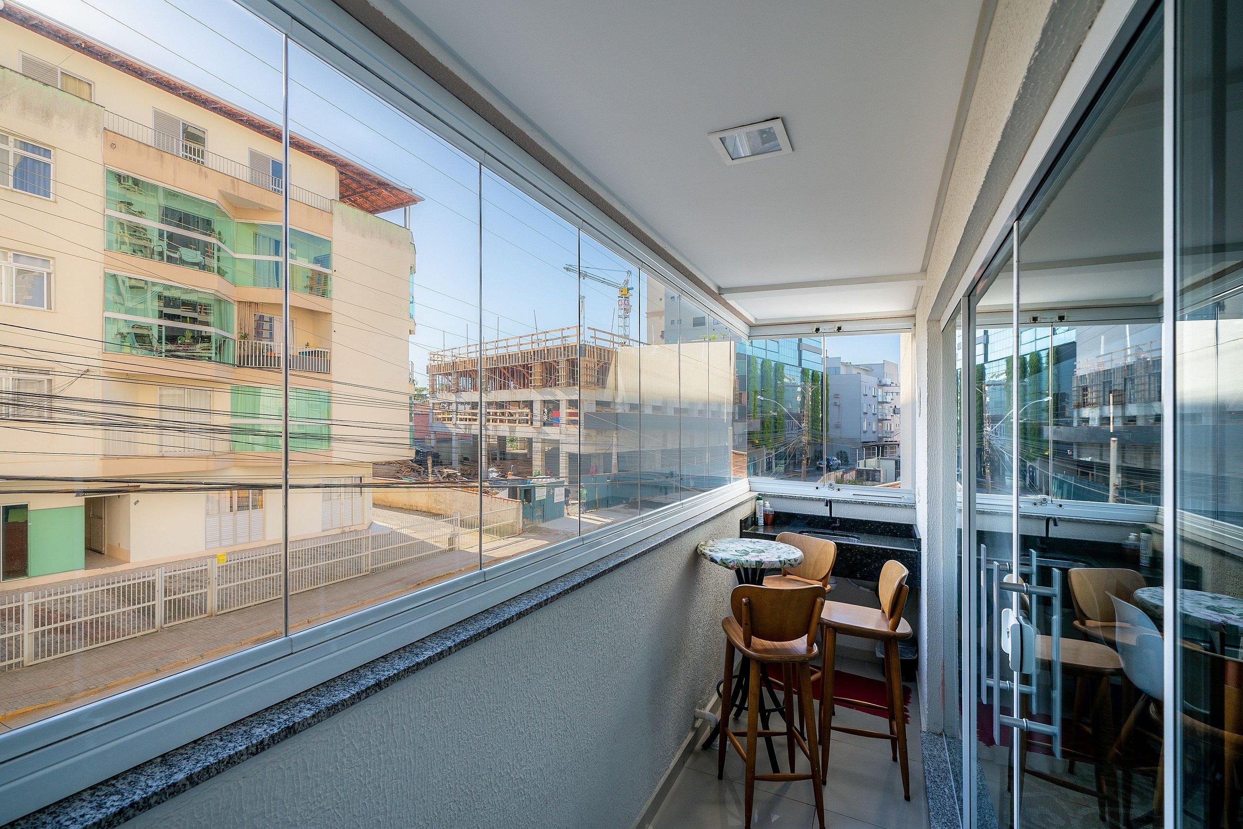 image-housing-carousel