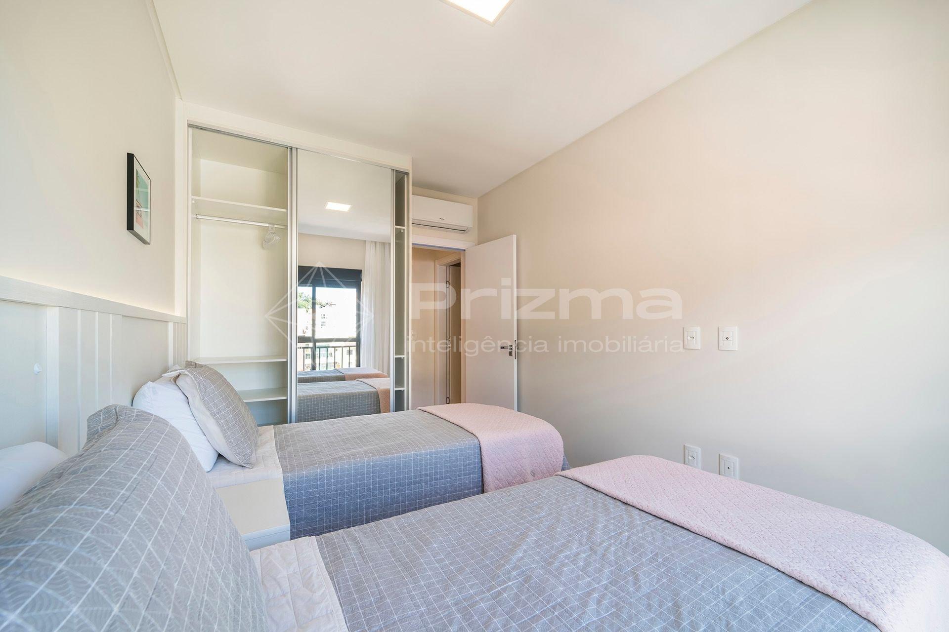 image-housing-carousel