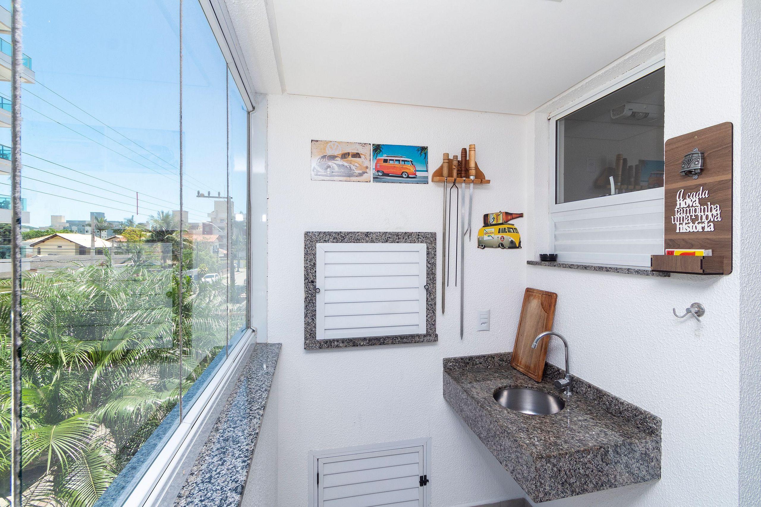 image-housing-carousel