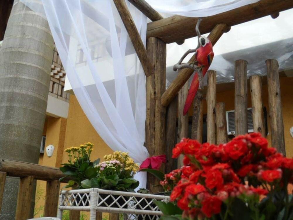 image-housing-carousel
