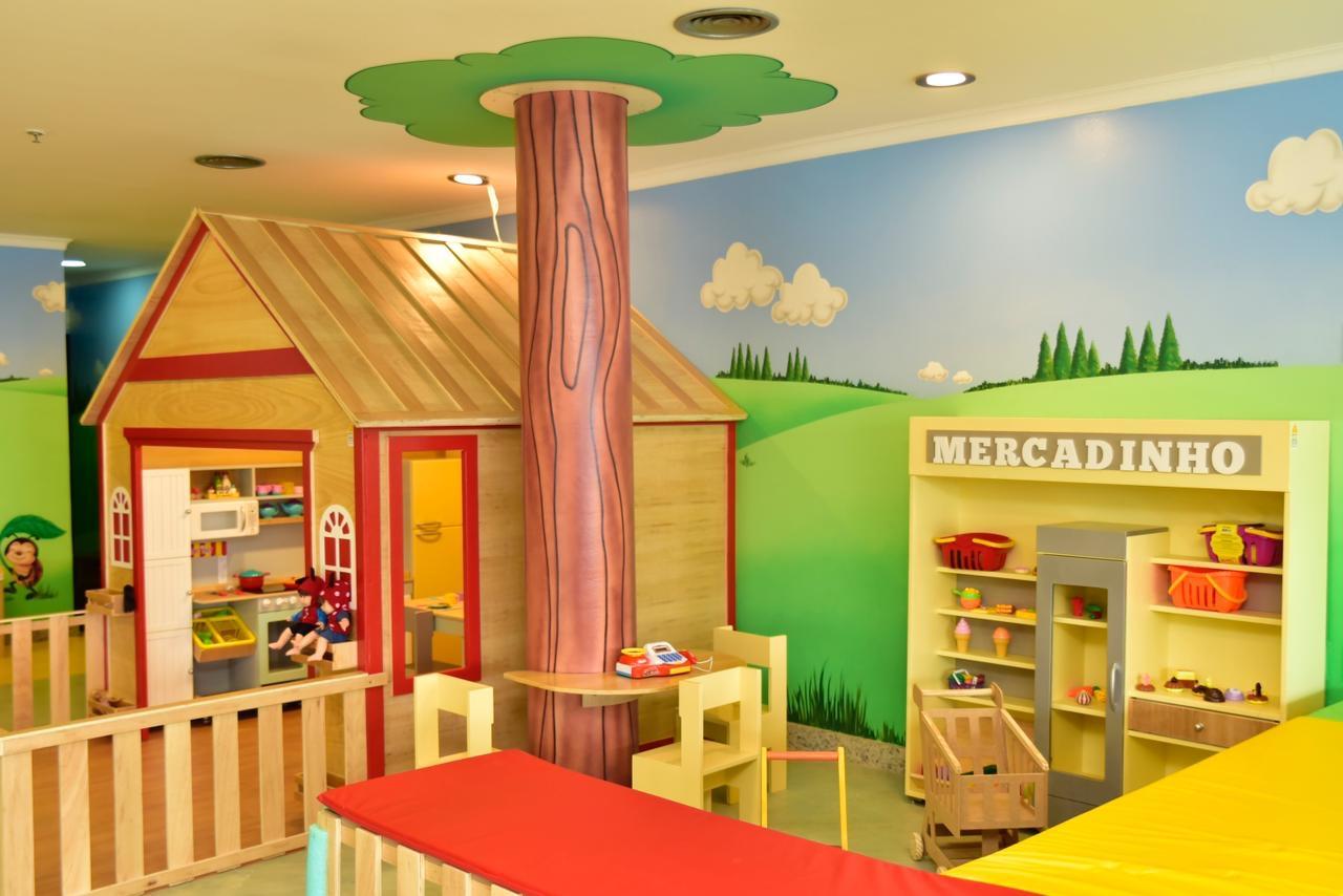 image-housing-carousel