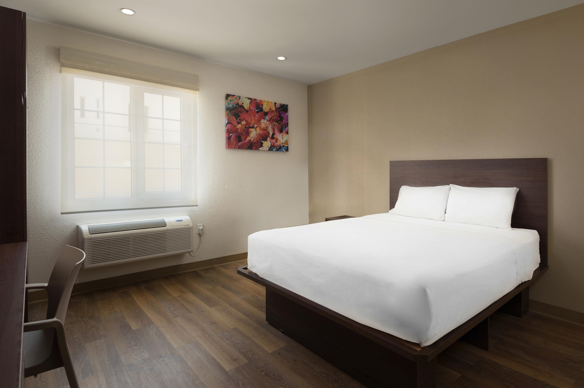 suite queen size bed