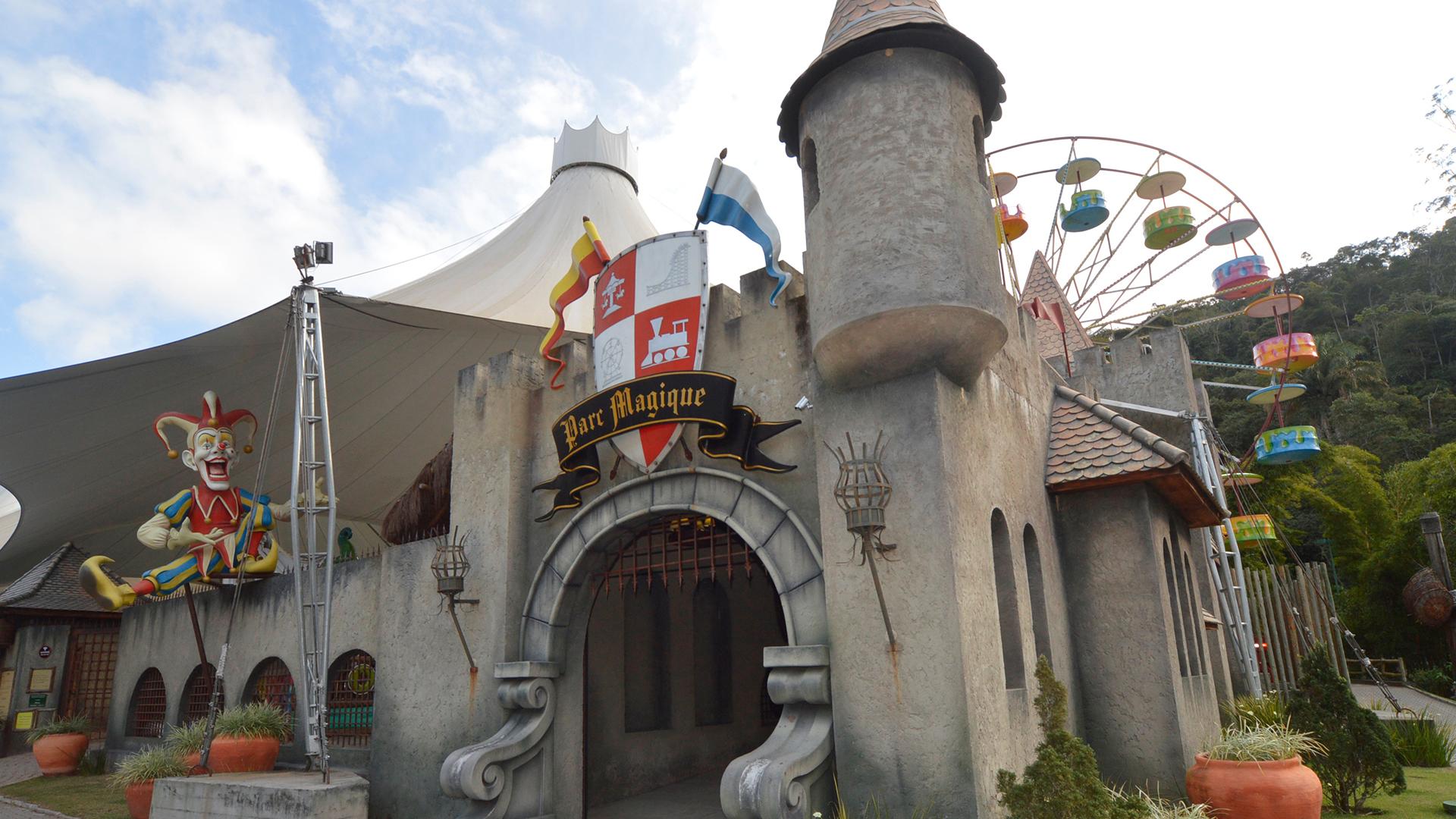image-housing-carousel