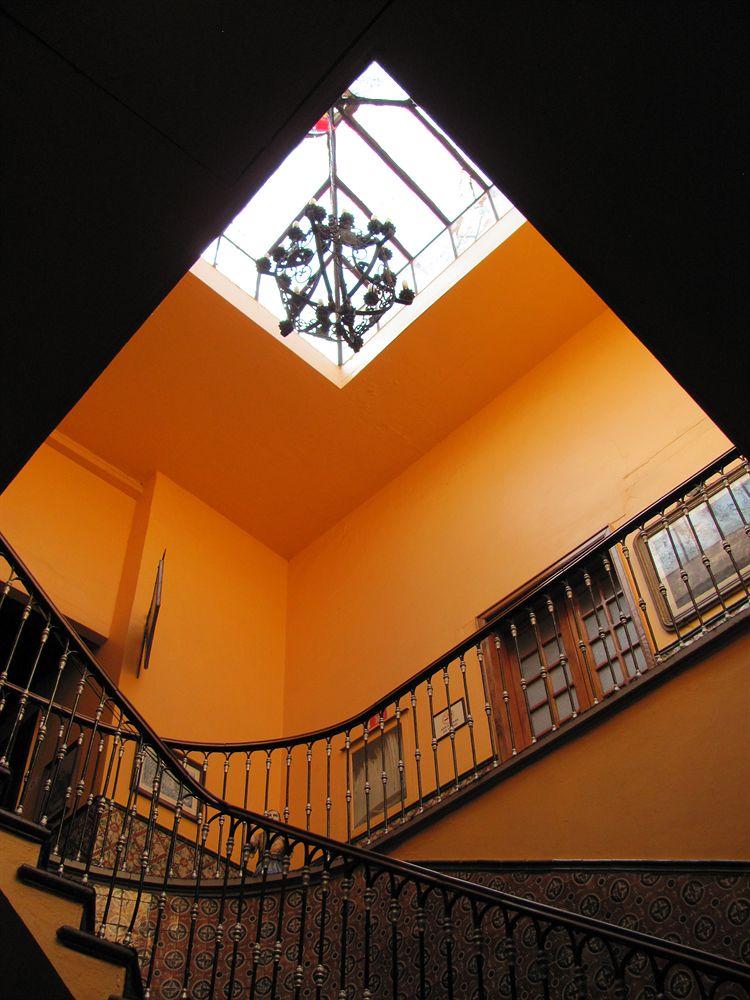 image-housing-carousel