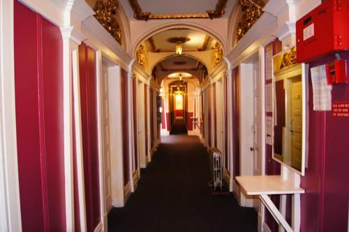 image-housing-carousel