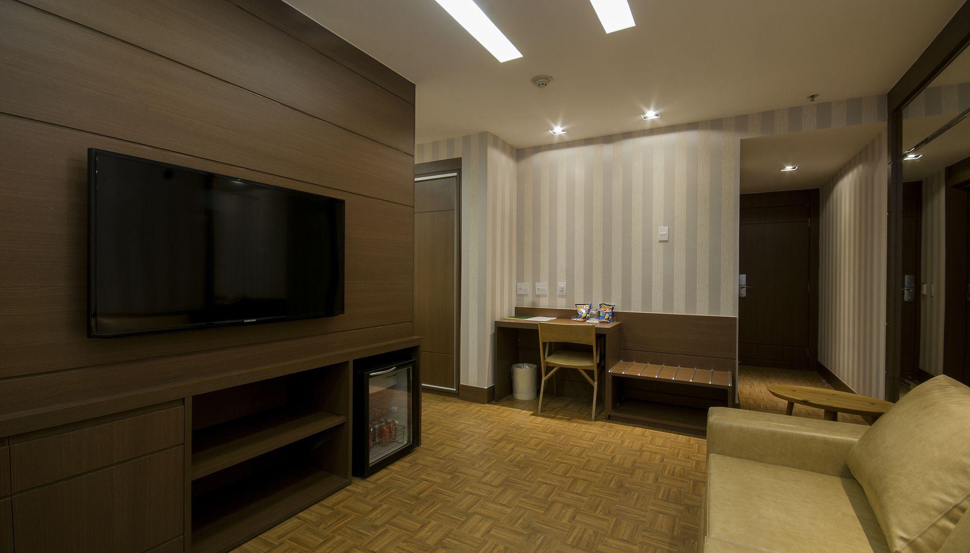 image-housing-carousel