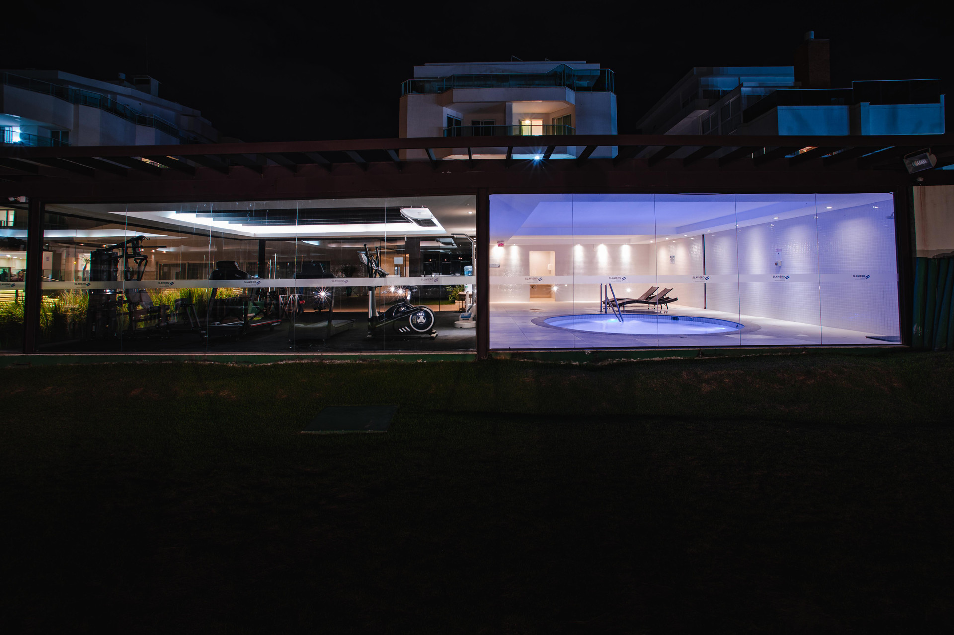 image-housing-carousel
