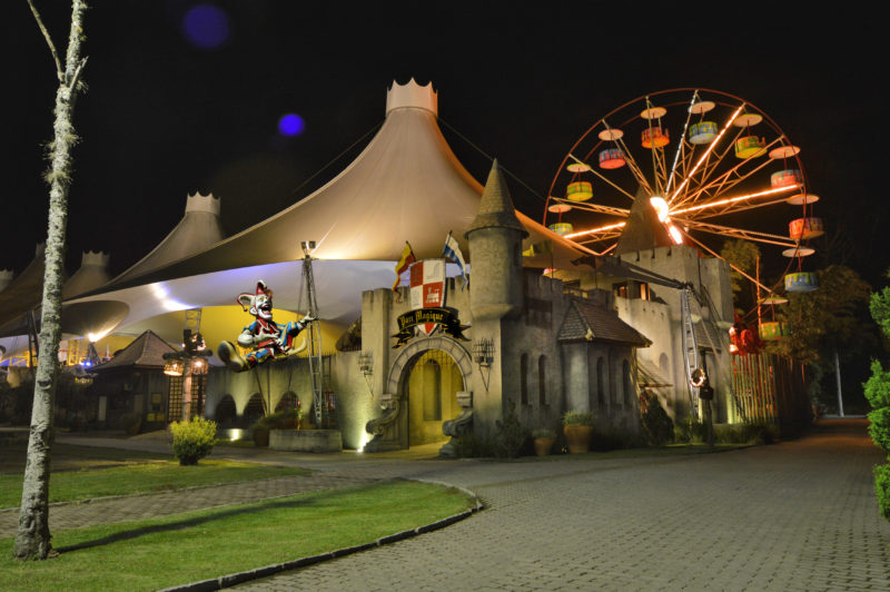 image-housing-carousel