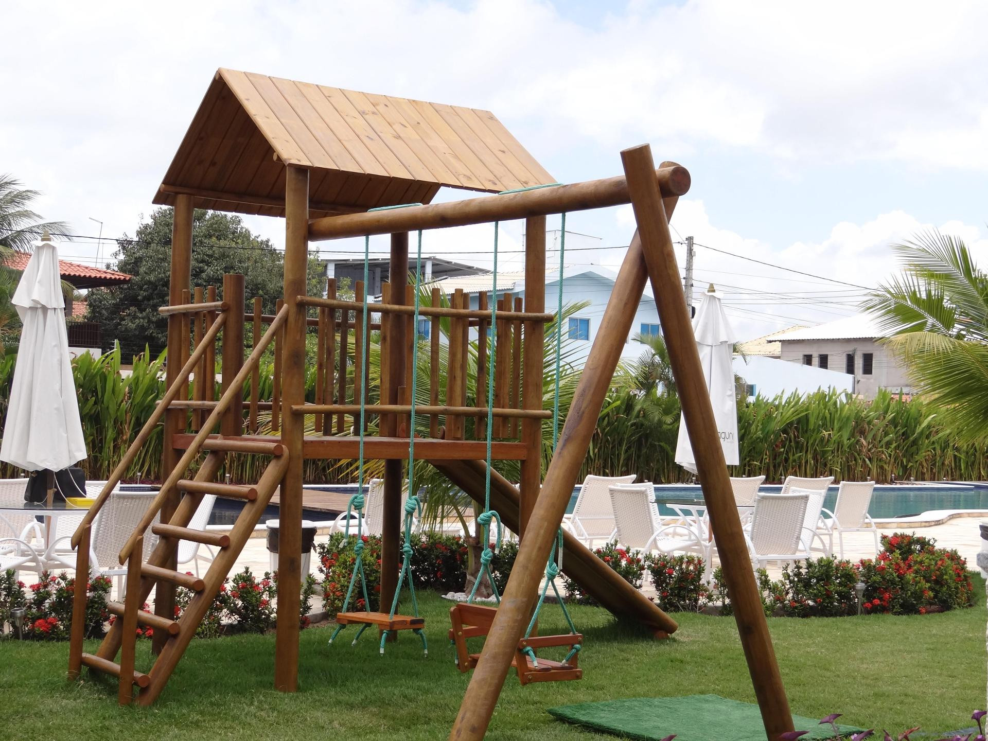 image-housing-carousel