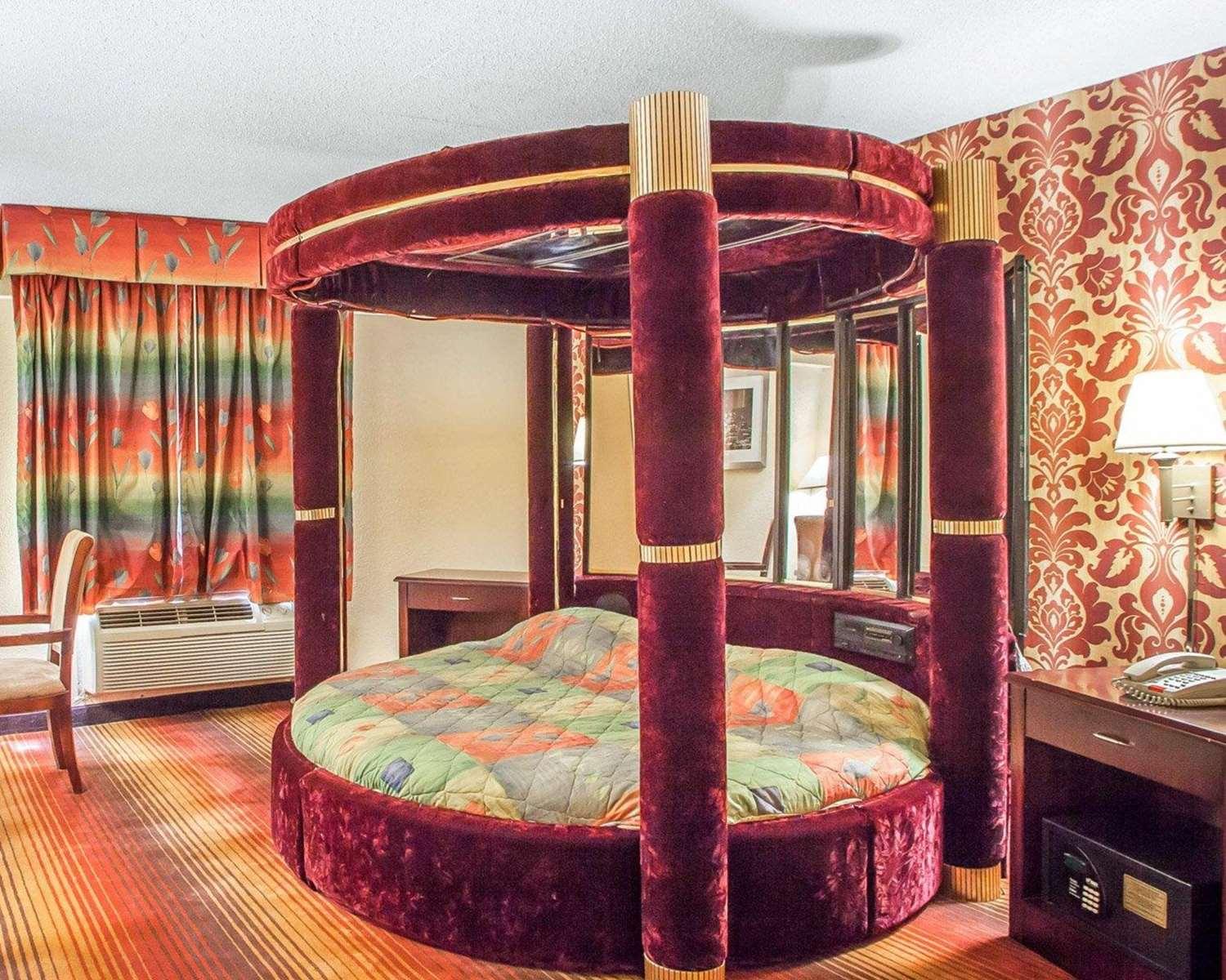 image-housing-carousel