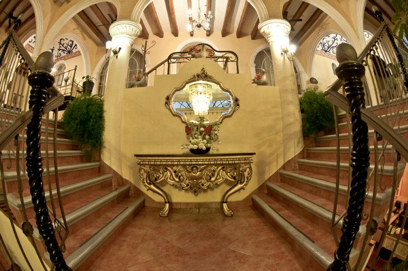 image-housing-carousel