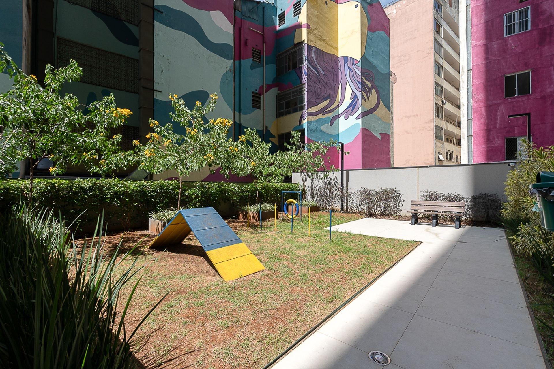 image-housing-carousel