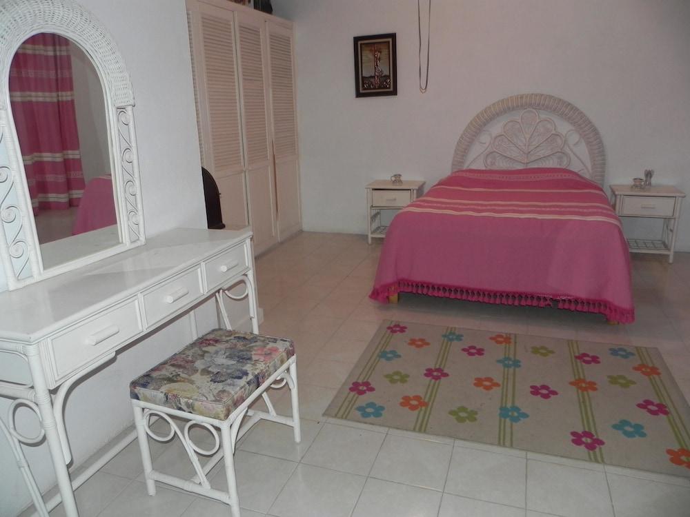 image-housing-carousel