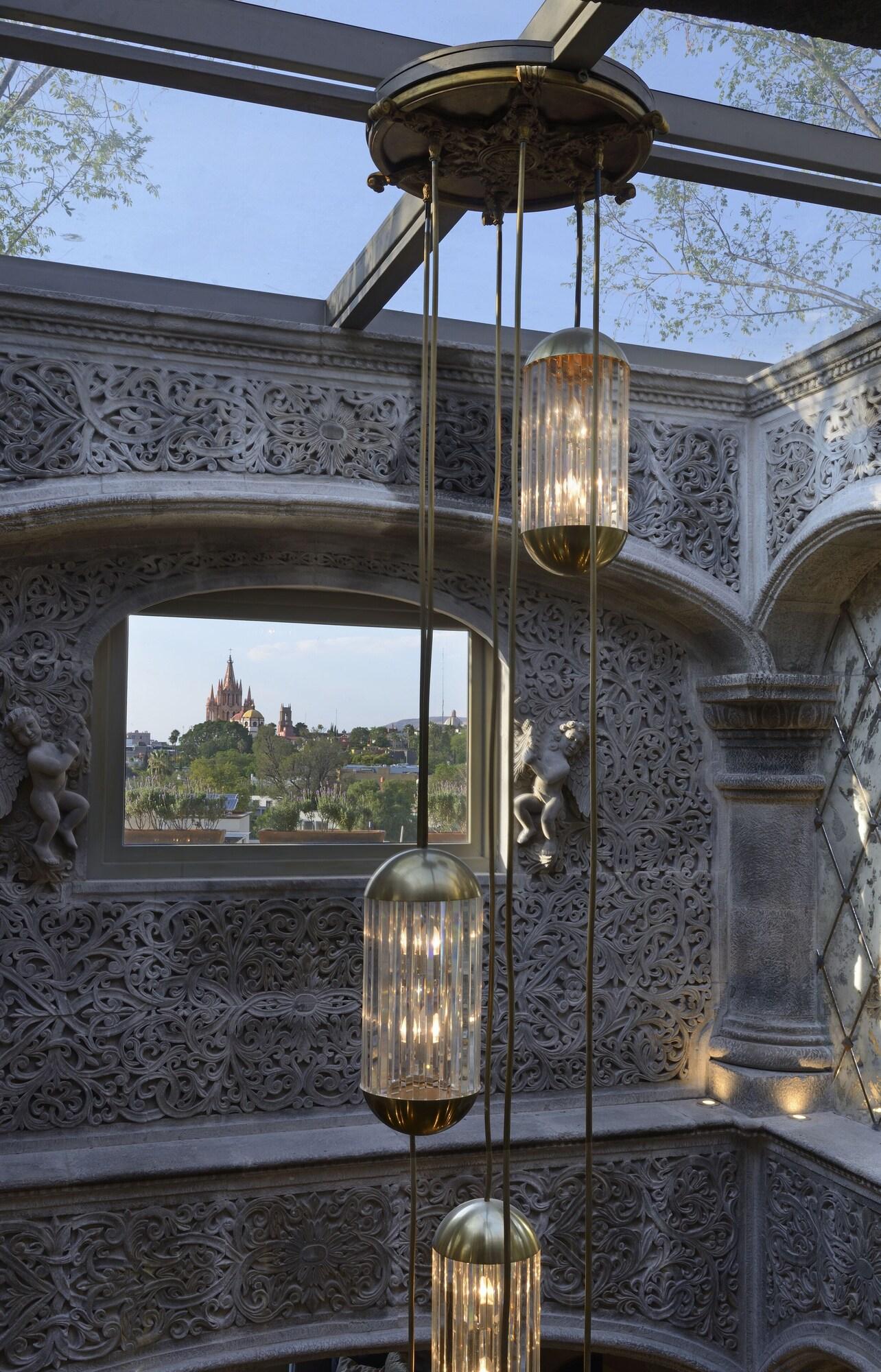 image-housing-carousel