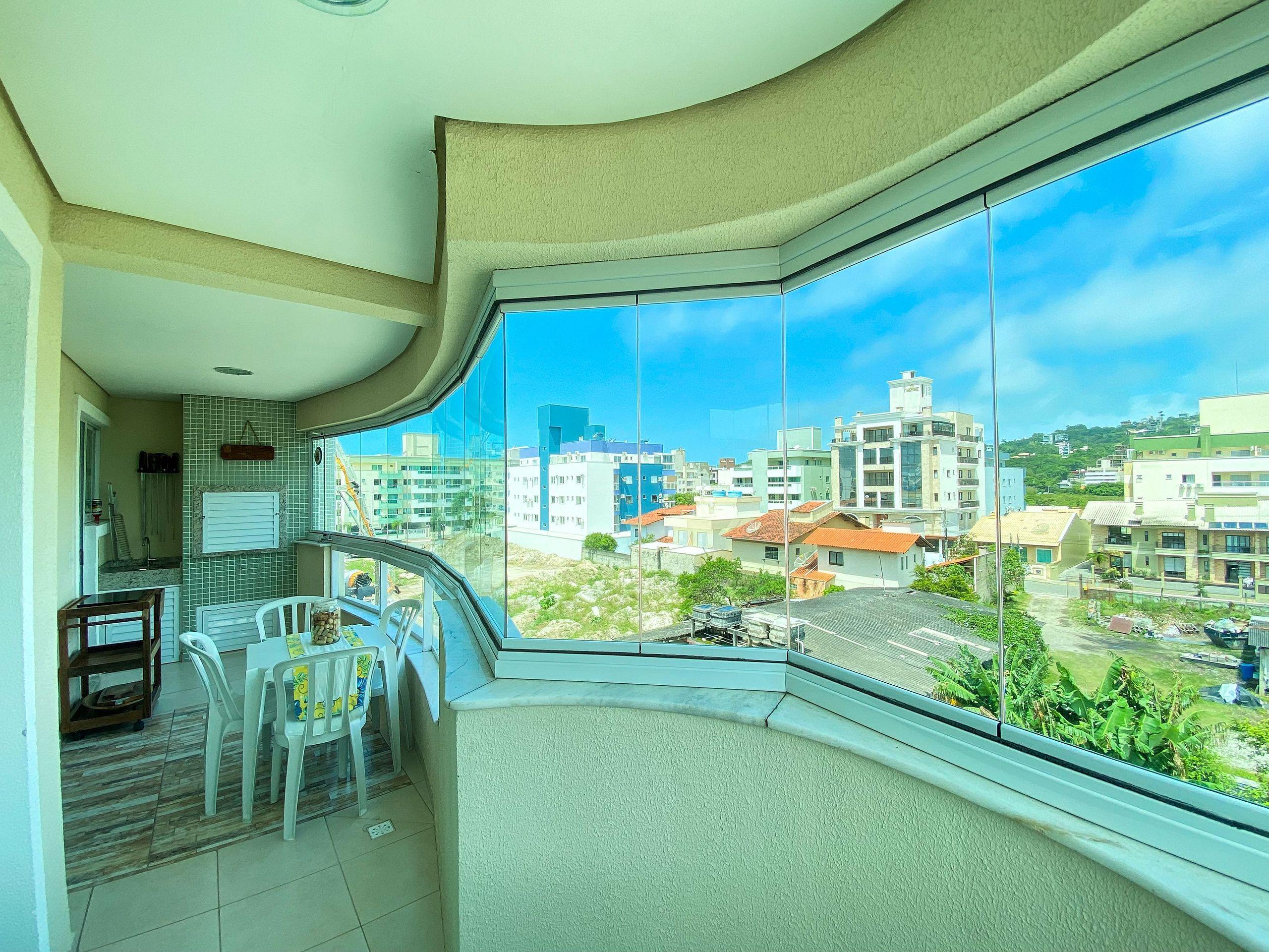 image-housing-carousel