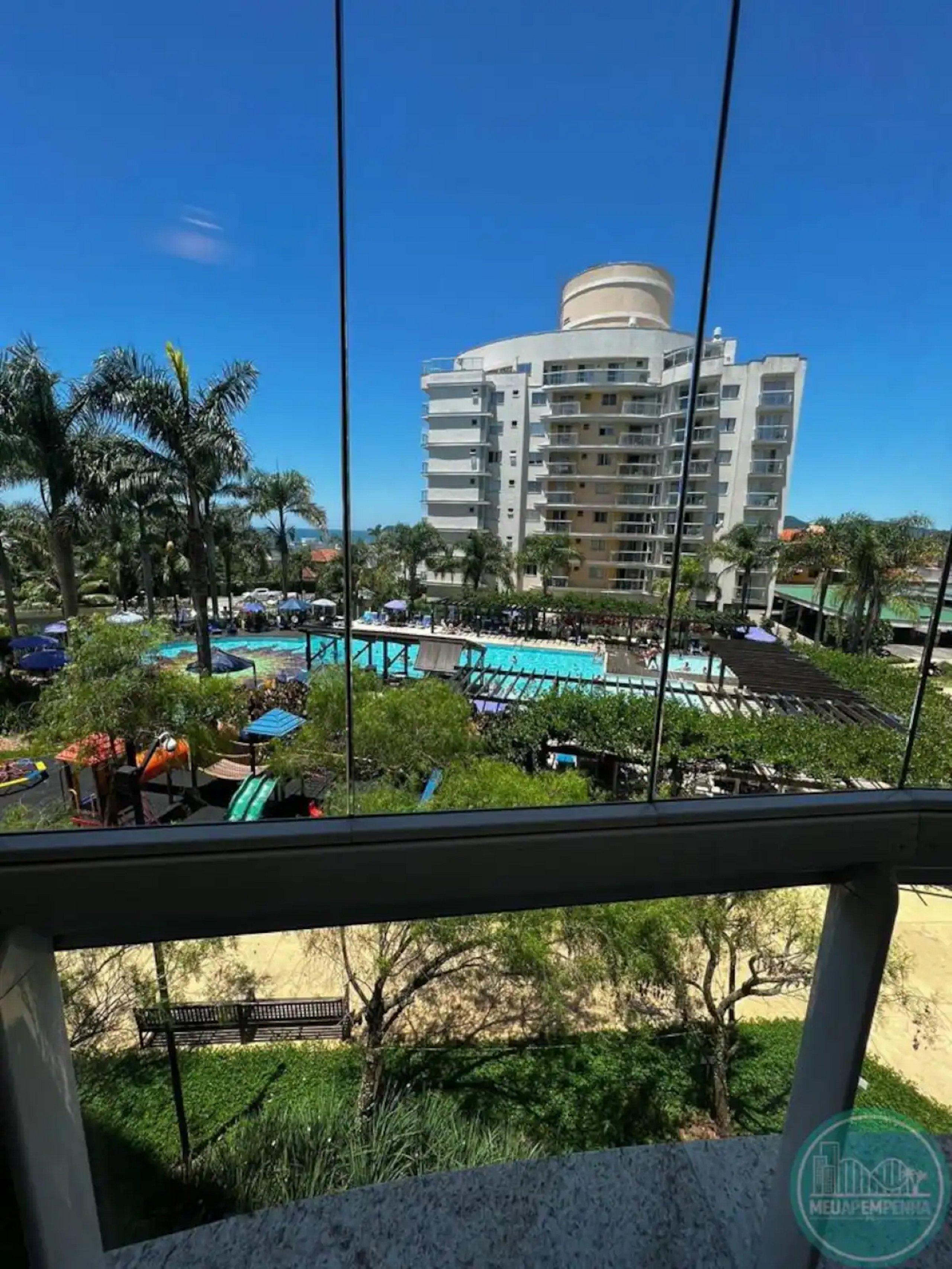 image-housing-carousel