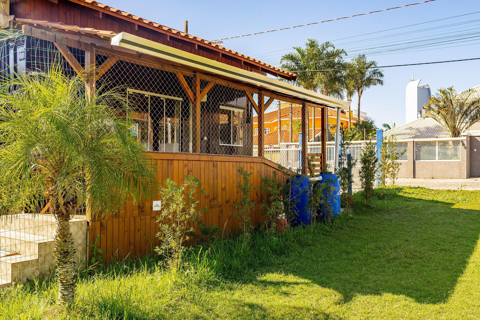 image-housing-carousel