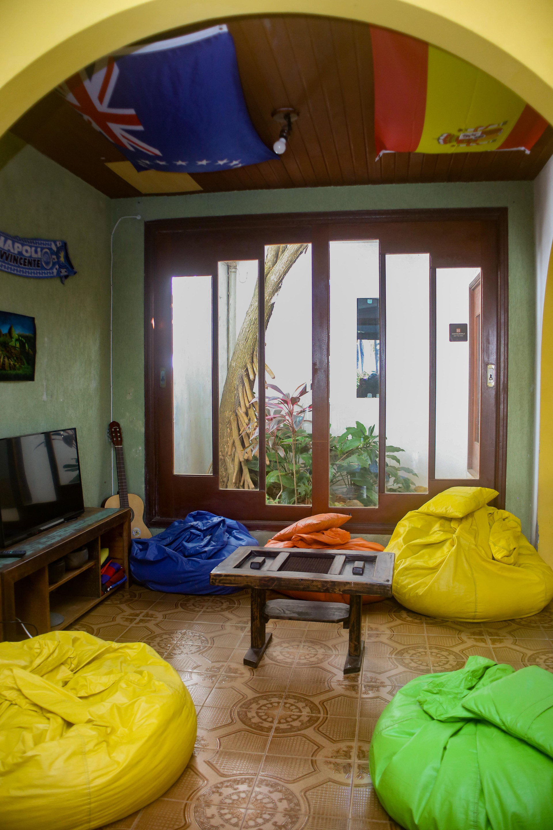 image-housing-carousel