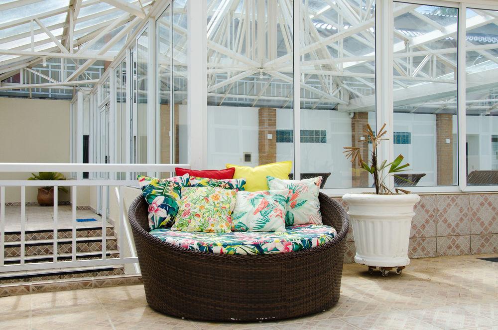 image-housing-carousel