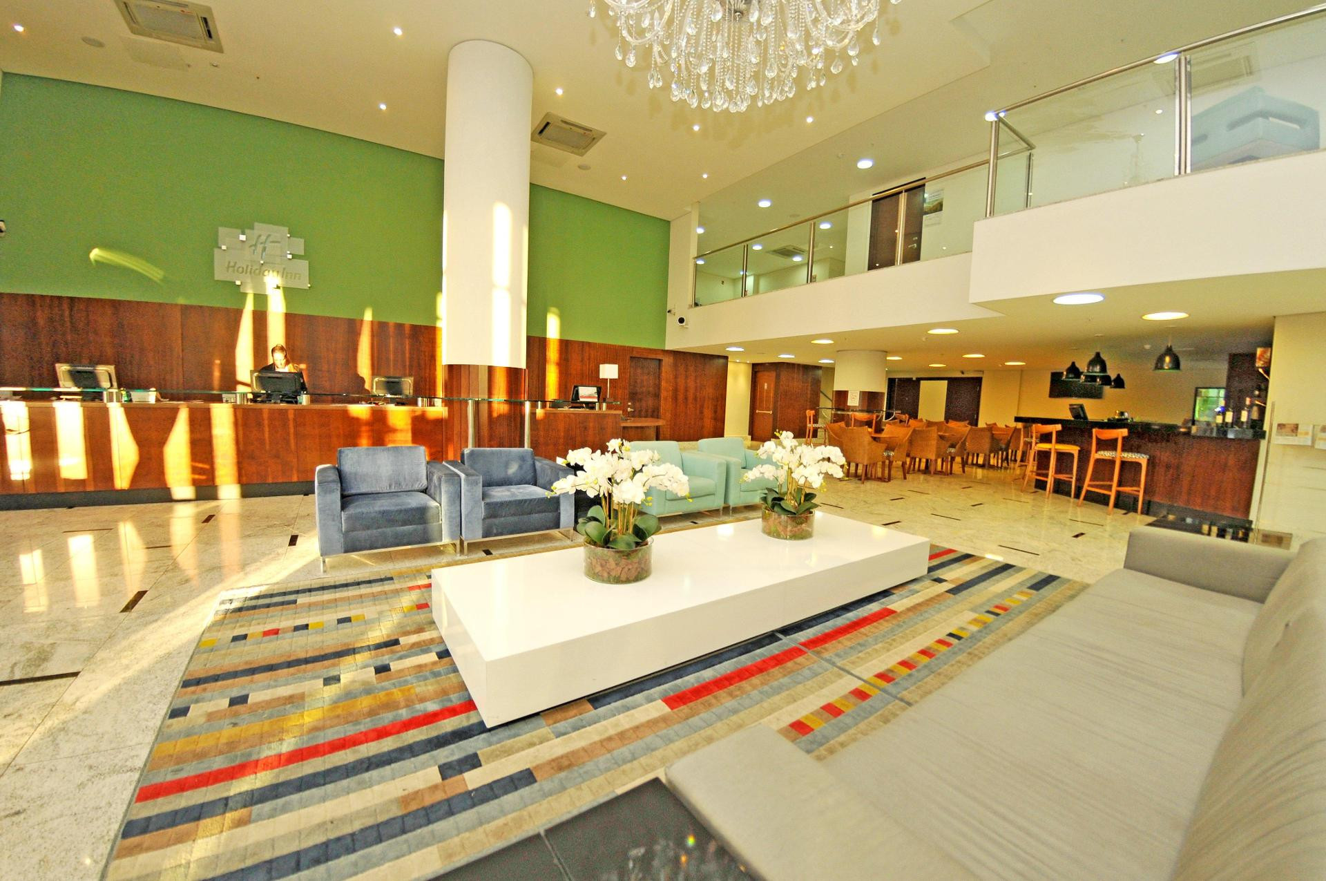 image-housing-carousel