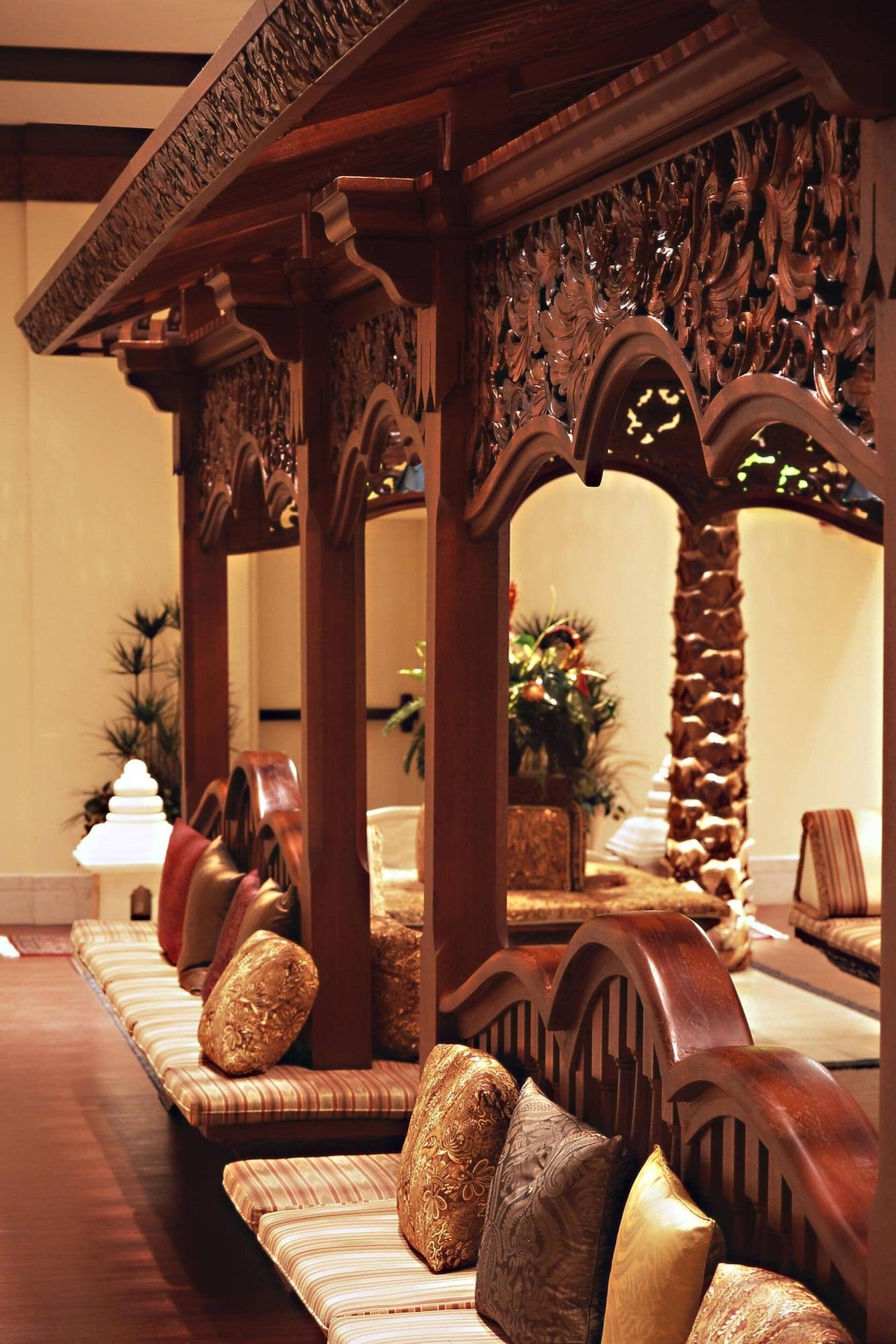 image-housing-carousel