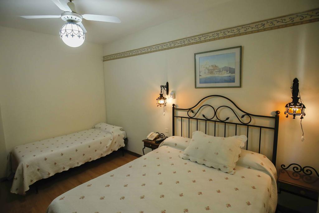 image-housing-carousel