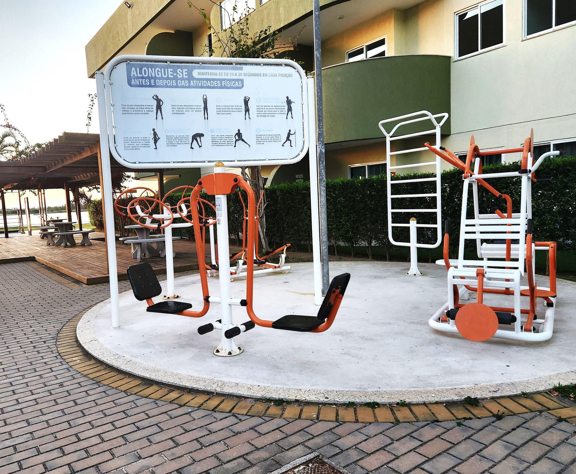 image-housing-carousel