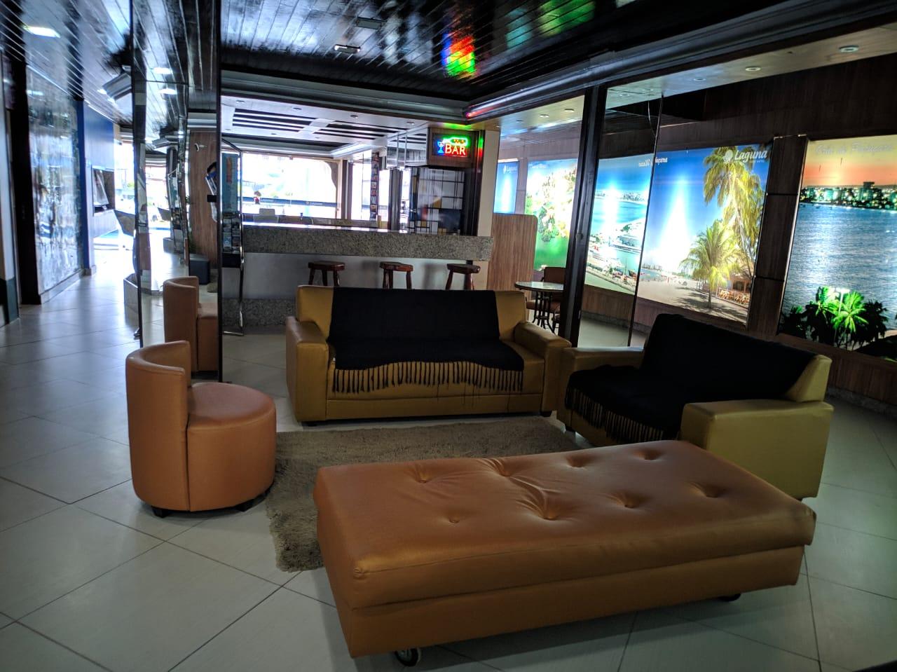 image-housing-carousel