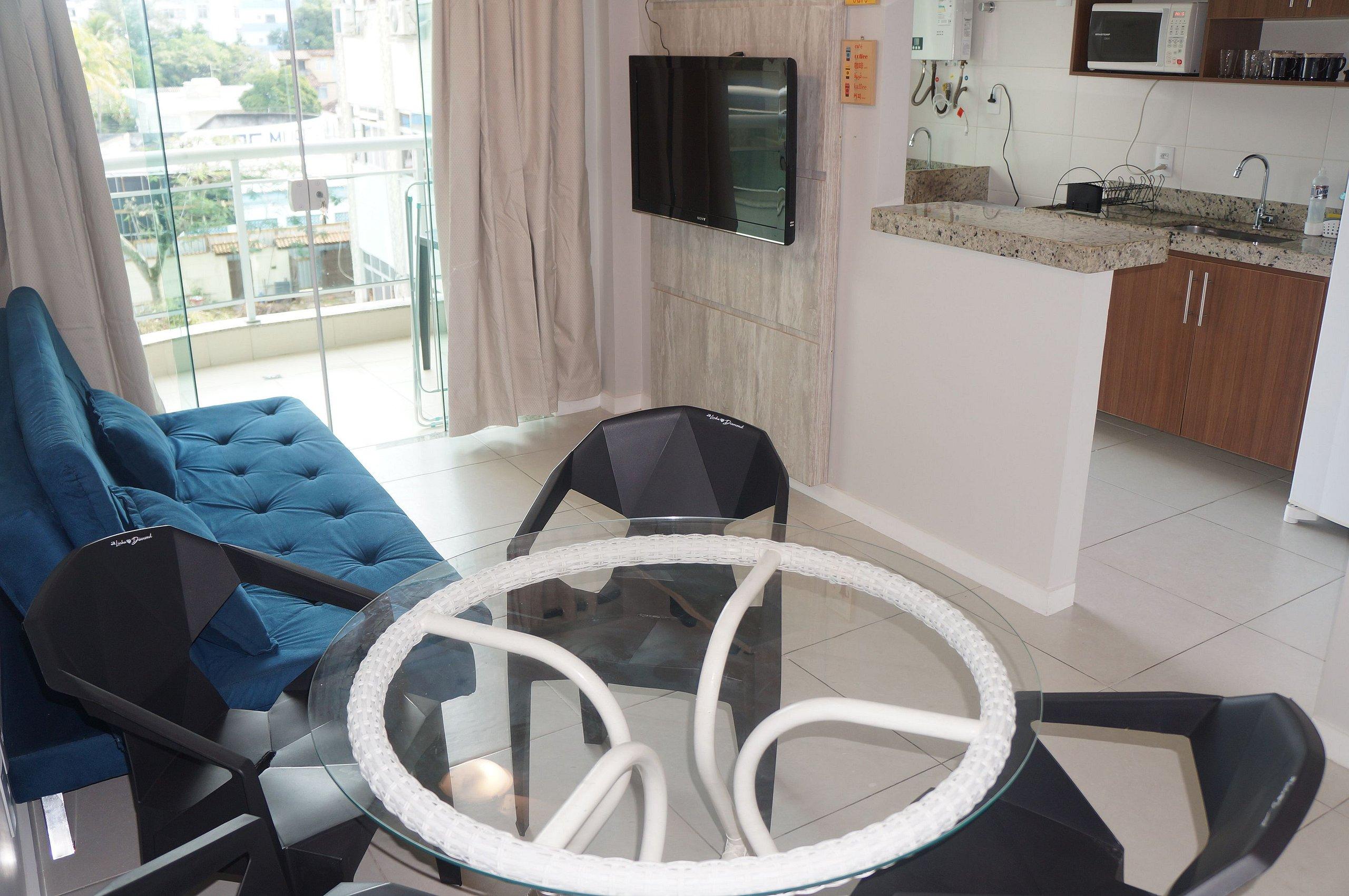 image-housing-carousel