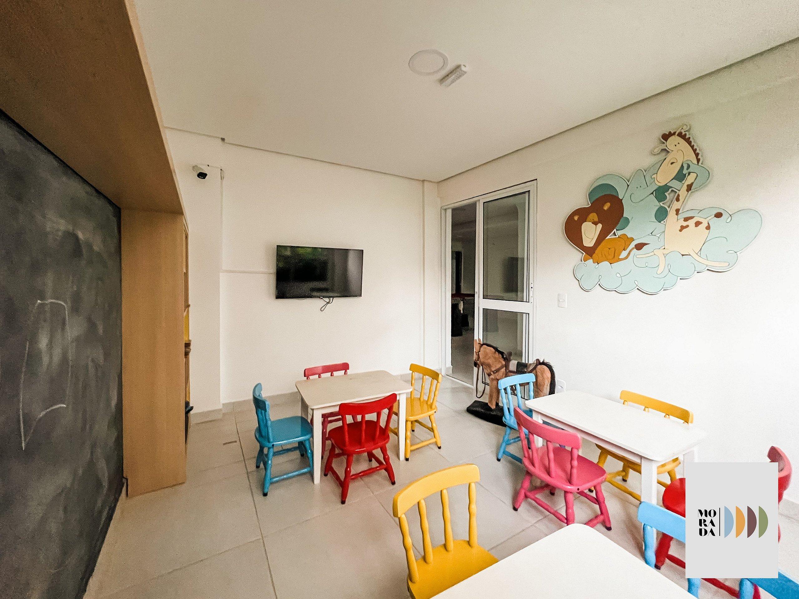 image-housing-carousel