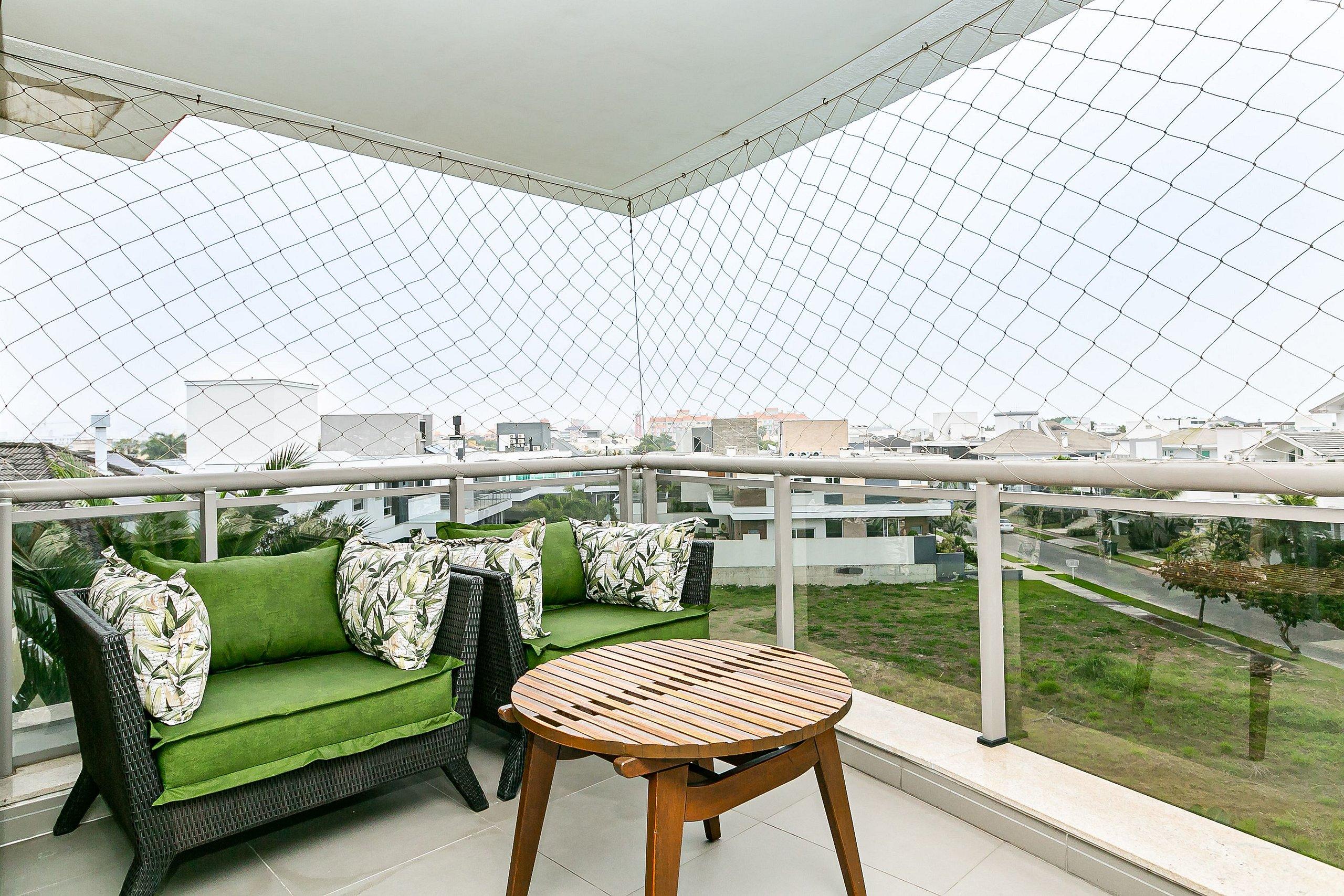 image-housing-carousel