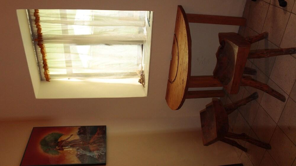 image-housing-carousel