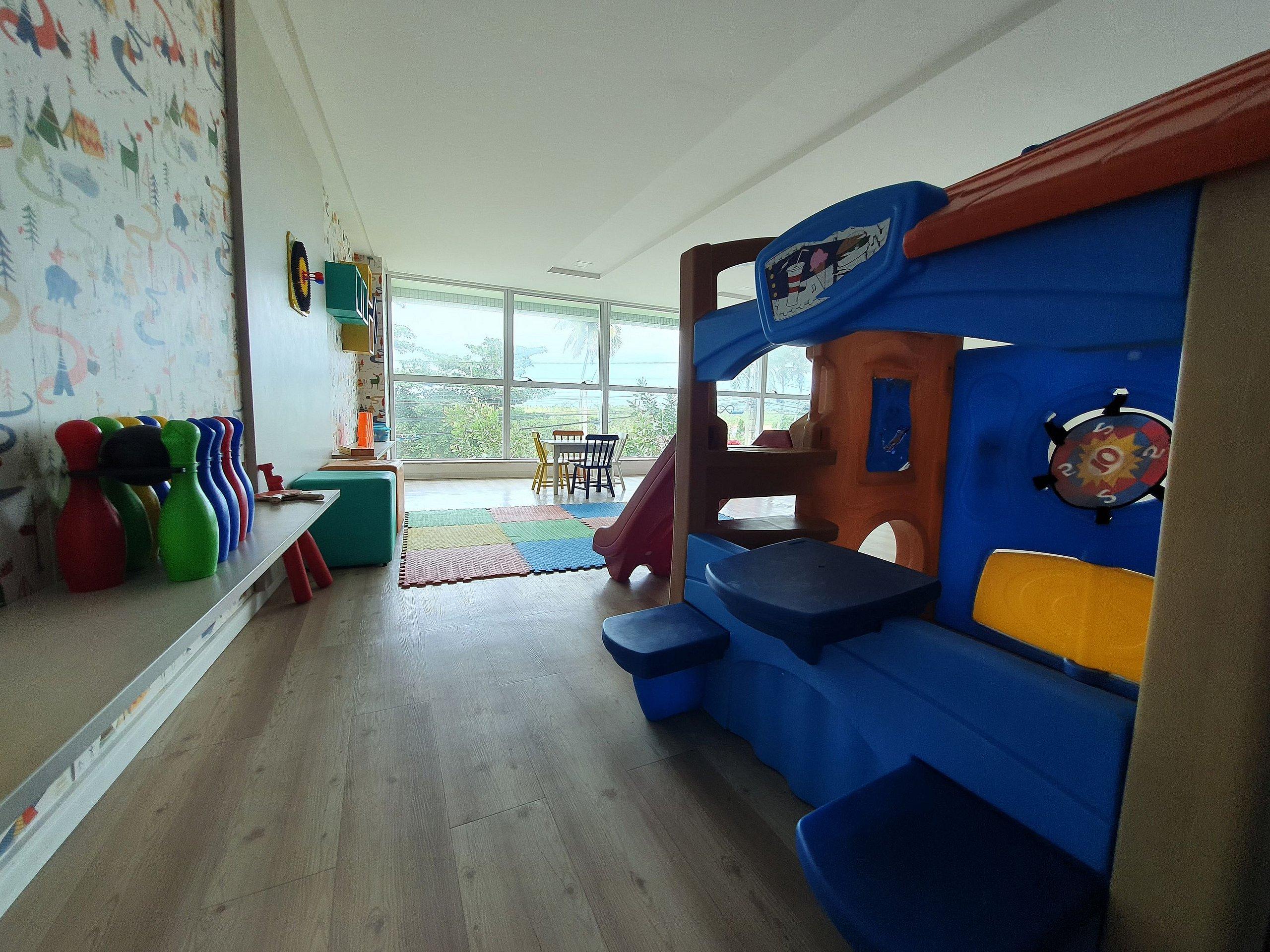 image-housing-carousel