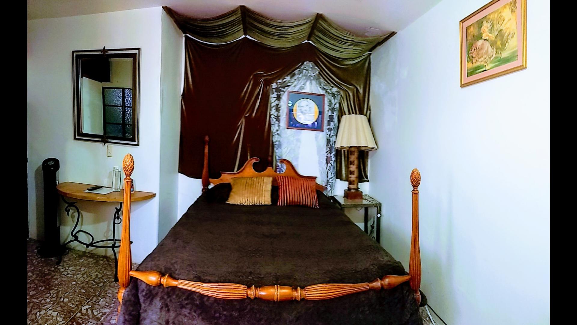 image-housing-carousel