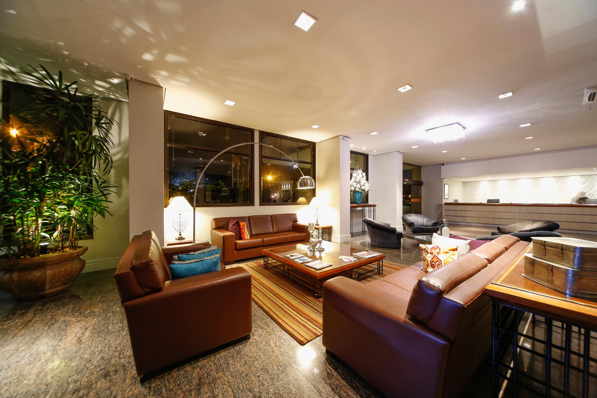 image-housing-carousel